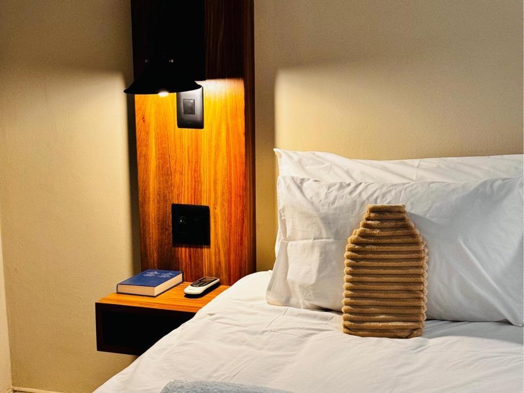 Flying Ostrich Guesthouse & Self-Catering Accommodation Mariental Bilik gambar
