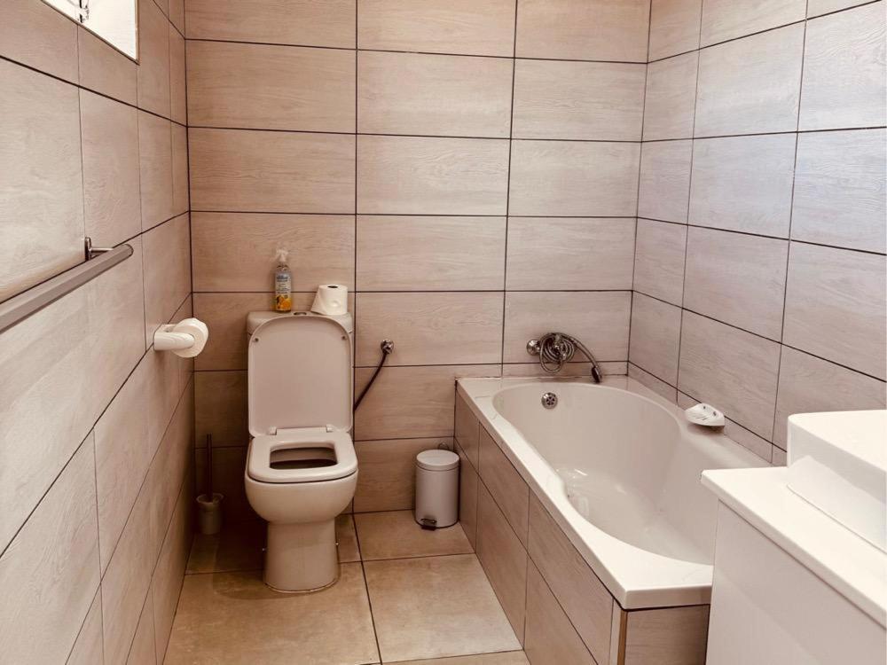 Flying Ostrich Guesthouse & Self-Catering Accommodation Mariental Bilik gambar