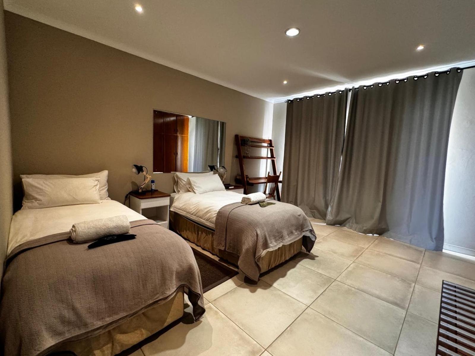 Flying Ostrich Guesthouse & Self-Catering Accommodation Mariental Bilik gambar